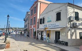 The Captain'S Bridge